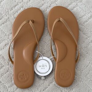 Soléi Sea tan Flip-Flop Sandals size 8